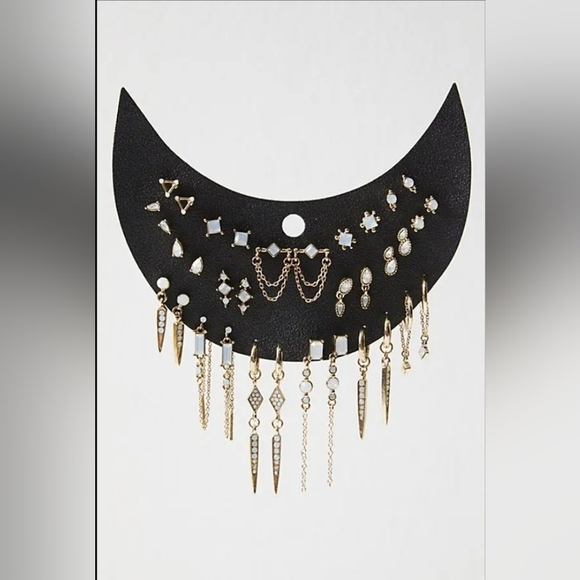 Free People Jewelry - NWT!! FREE PEOPLE, Moonglow Stud Set in Opal/Gold $68